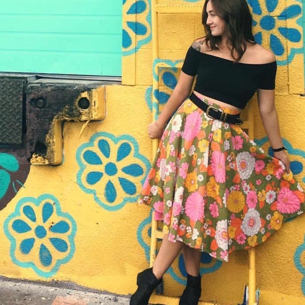 1960s handmaid floral skirt 🌼💕